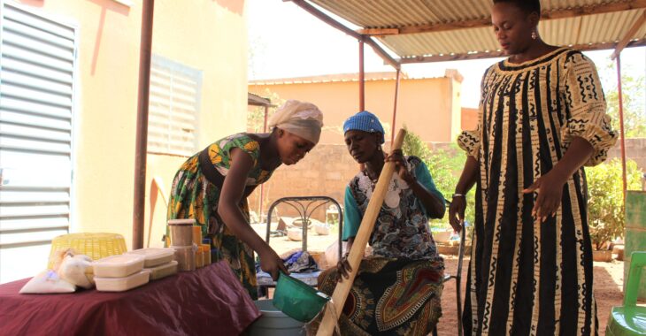 Burkina Faso : le savon, un outil d’émancipation pour les femmes déplacées à Kongoussi