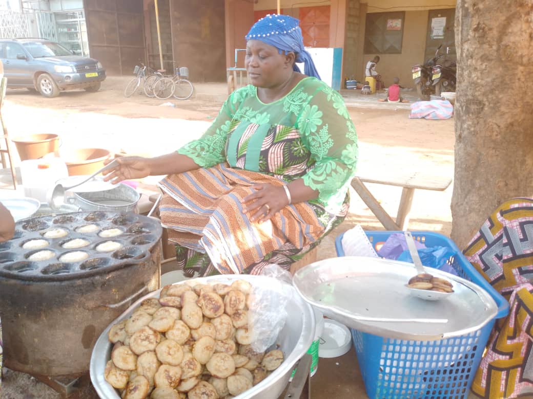 A Ouagadougou, Brigitte Badolo créé son or avec ses galettes et sa bouillie de mil