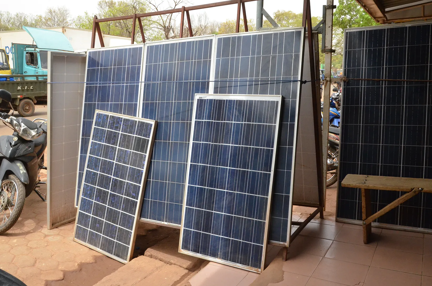 En période de canicule, des Burkinabè se tournent vers l’énergie solaire