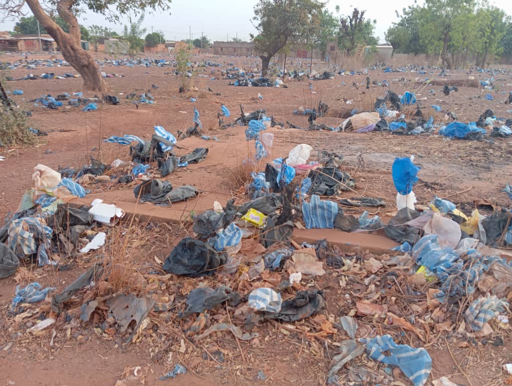 Koudougou : le Cavalier rouge étouffe dans les sachets plastiques