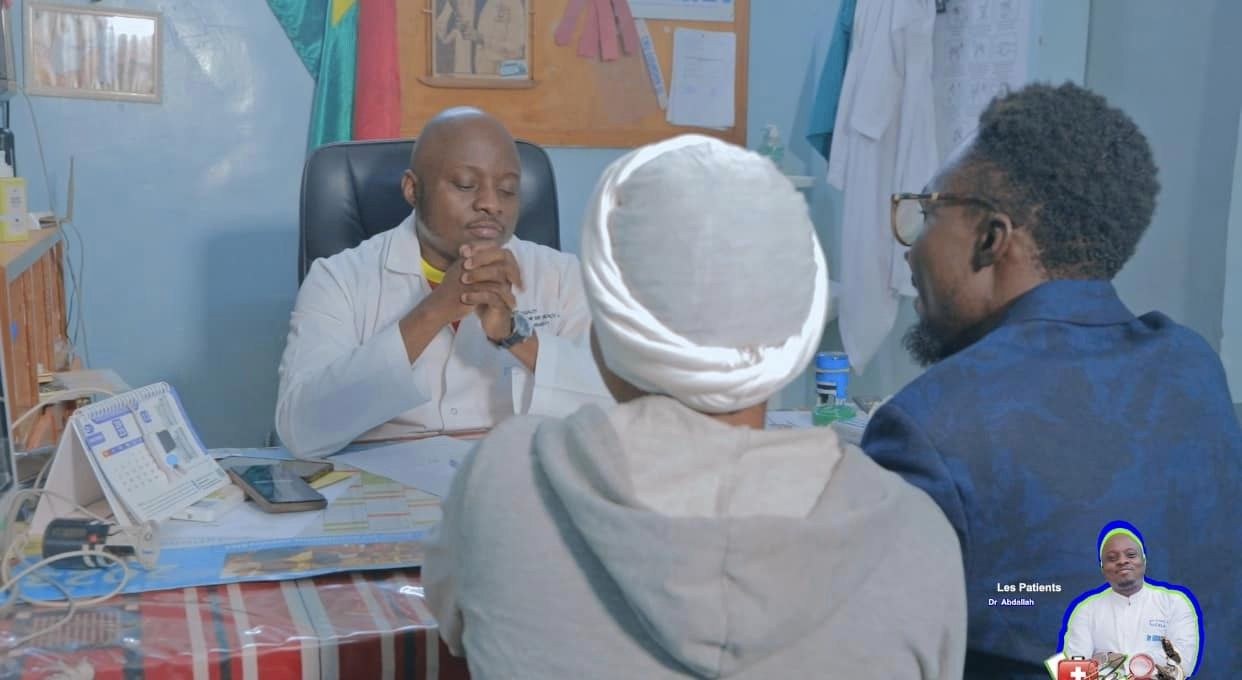 Burkina : Dr Abdallah Ouédraogo, de la blouse blanche aux plateaux de tournage