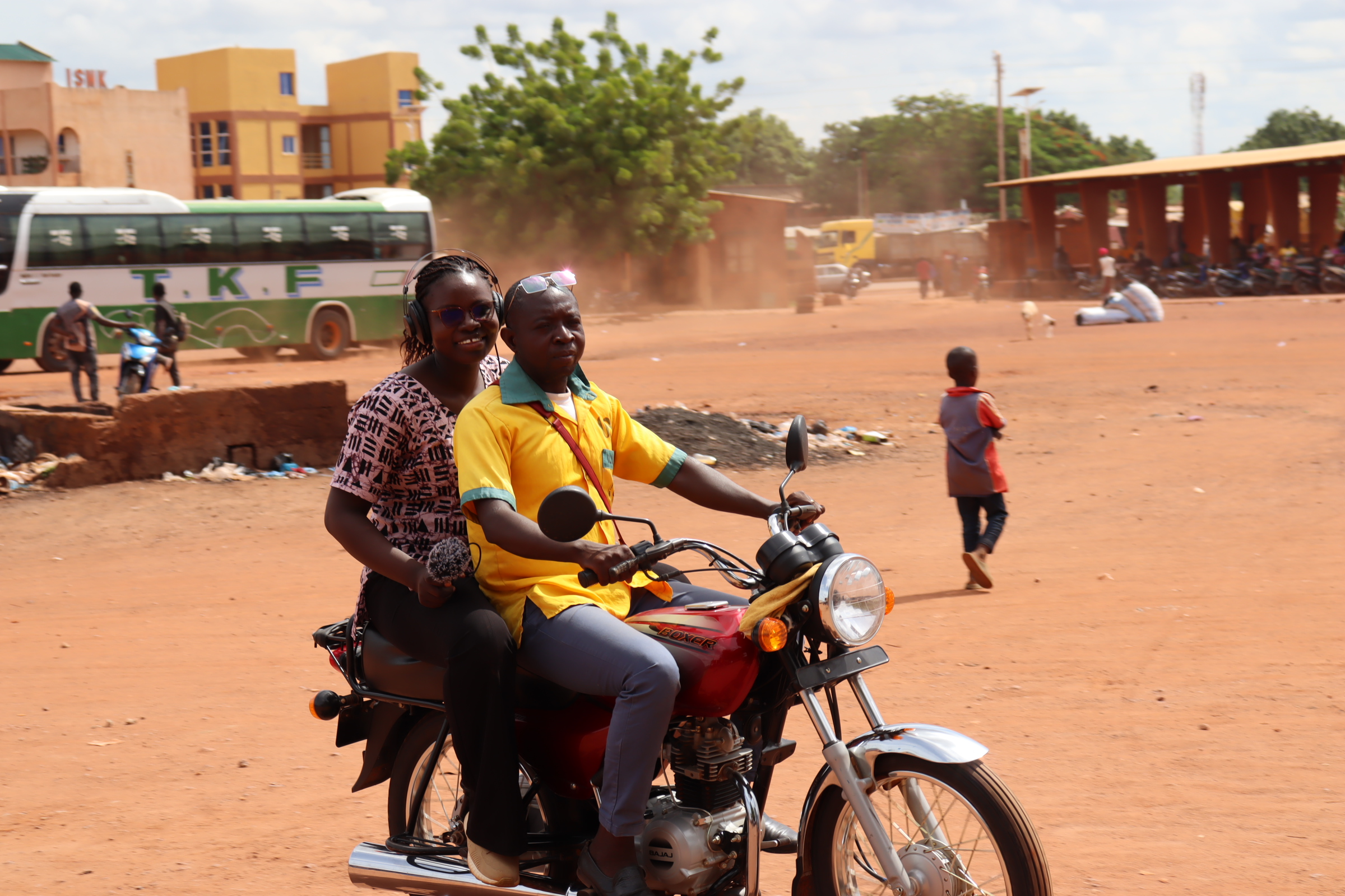 Burkina: A Koudougou, le taxi moto pour aller plus vite contre le chômage