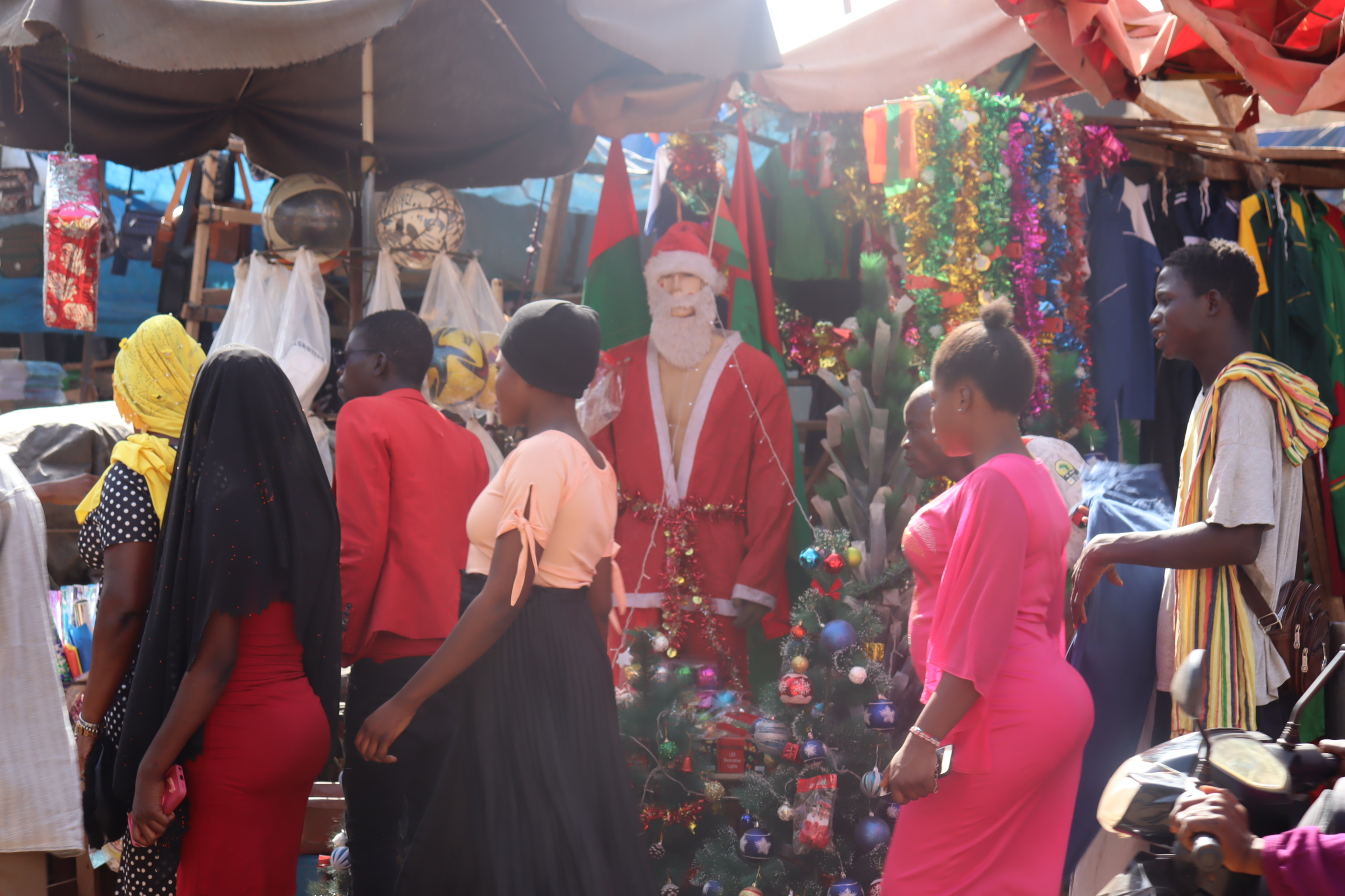 Marché de Noel une affluence timide sous l’ombre de la crise