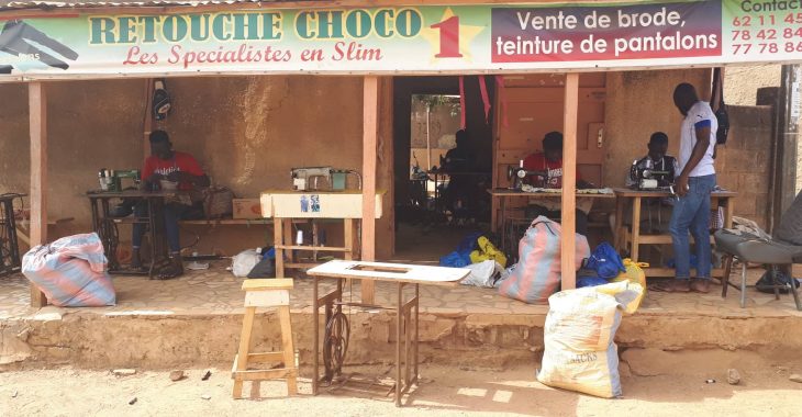Burkina: le filon de la retouche de la friperie