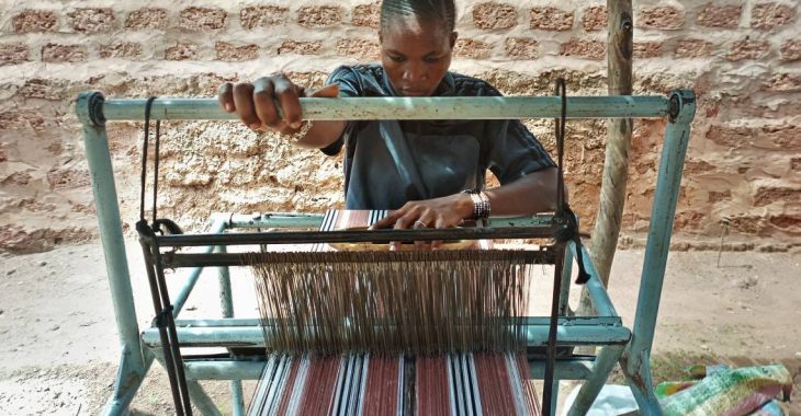 Dédougou : le métier du tissage, un tremplin à l’autonomisation