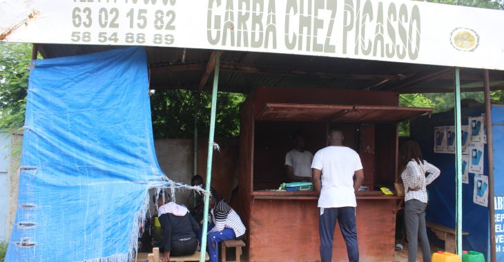 A Ouagadougou, ces garçons vendeurs d’attiéké