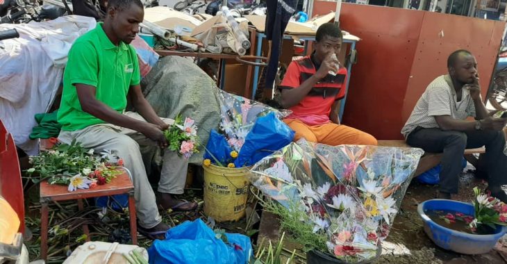 Burkina : les fleurs entrent dans les habitudes de jeunes burkinabè