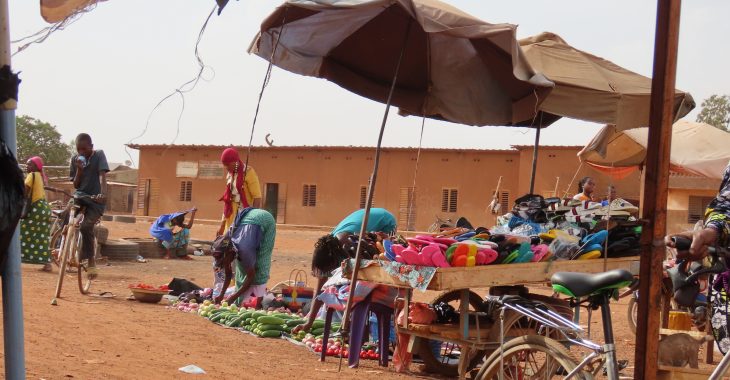 Ouagadougou : une école envahie par un marché